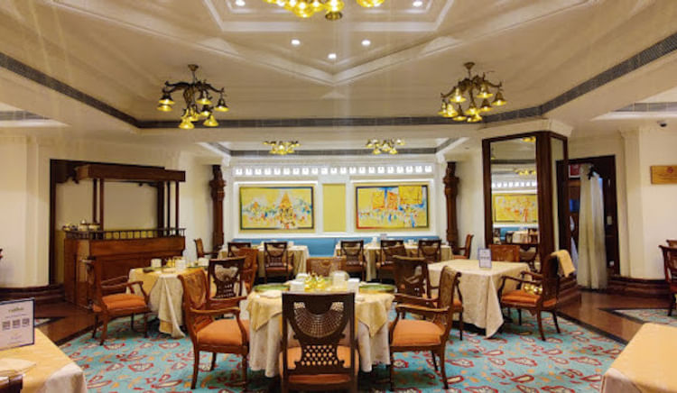 From traditional biryani to modern twists, Hyderabad has it all!