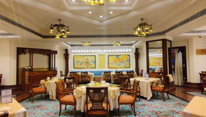 From traditional biryani to modern twists, Hyderabad has it all!