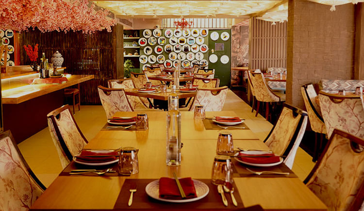 An urban hideout where style speaks softly and the mood lingers