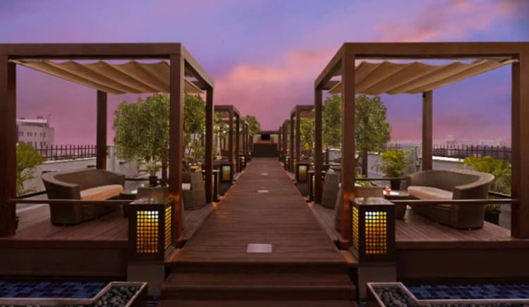 When the stars are out and hunger kicks in, these spots come to the rescue