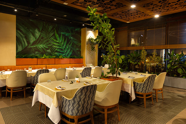 Glass Kitchen & Bar