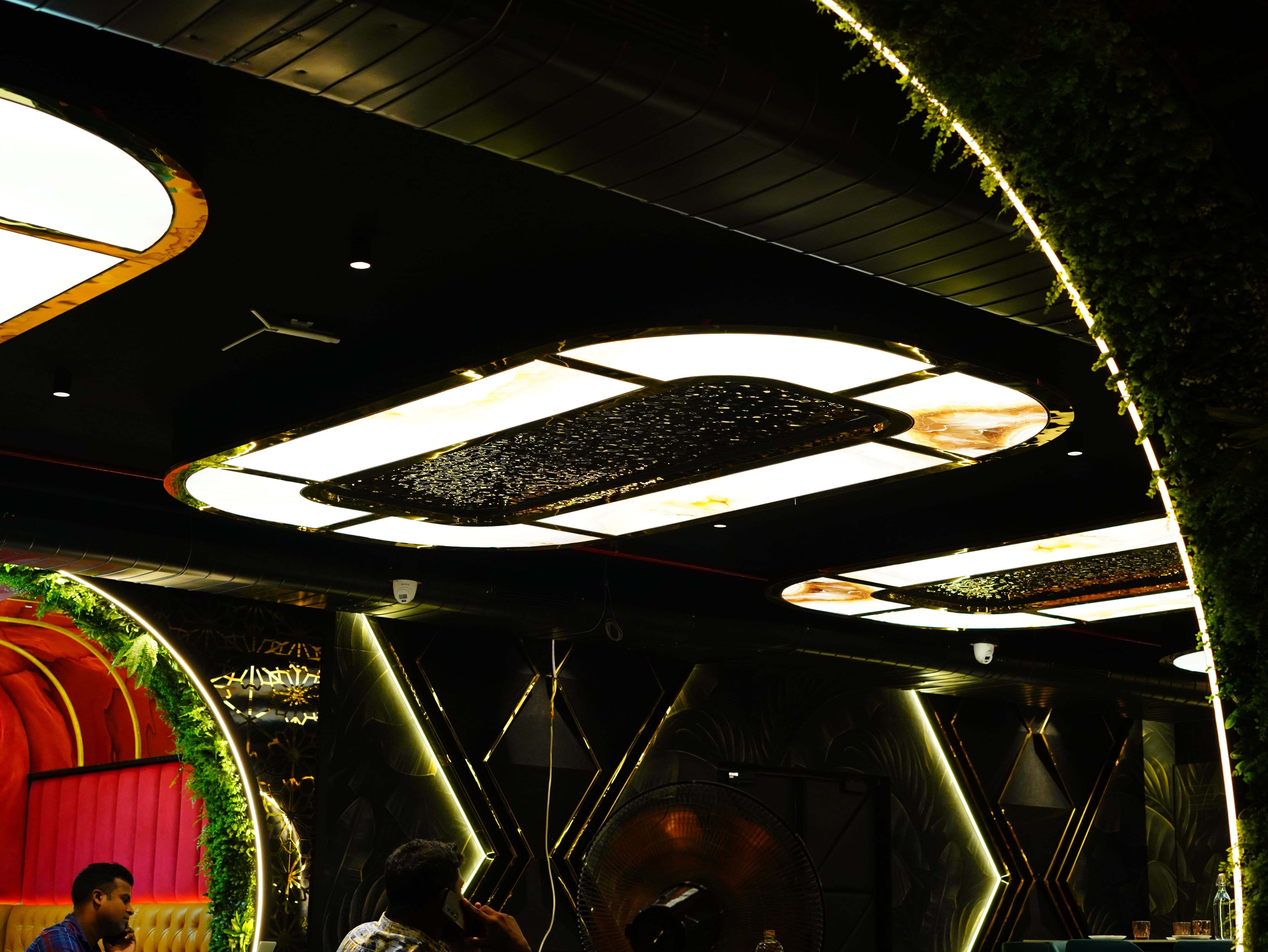 Luna Rooftop & Lounge