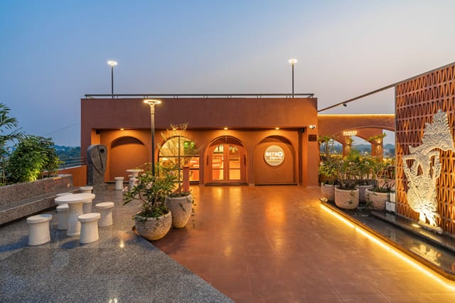 Retro Bistro ( Nadiad ) - The Multi Cuisine Restaurant