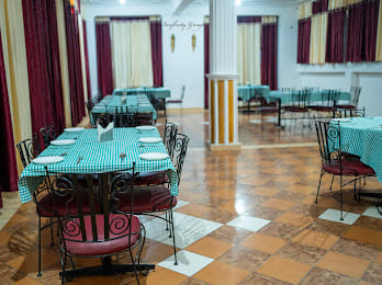 Dusk & Dawn Cafe & Lounge 