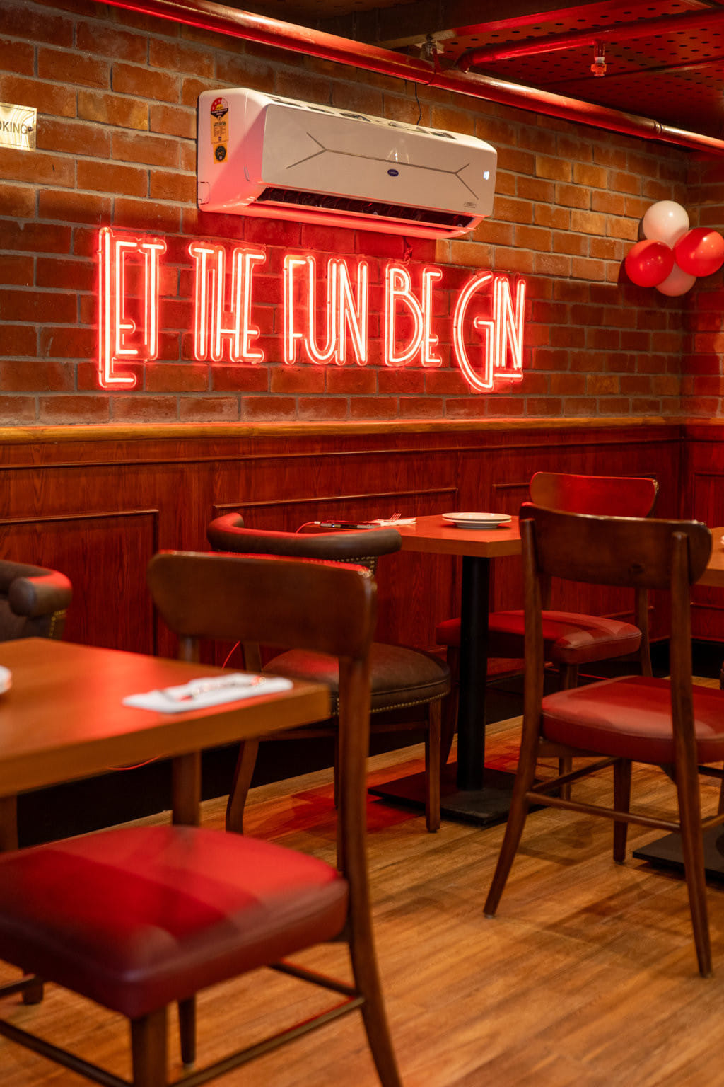 Check out TGI Friday's outlet Locations in Delhi NCR