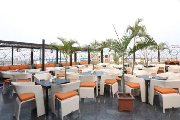 Blue & Beyond Rooftop Lounge, The Lindsay, Kolkata