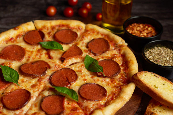 Pepperoni Pizza, Fiona, Radisson Blu Mumbai 