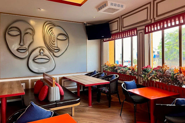 Red Box Cafe, Juhu, Western Suburbs