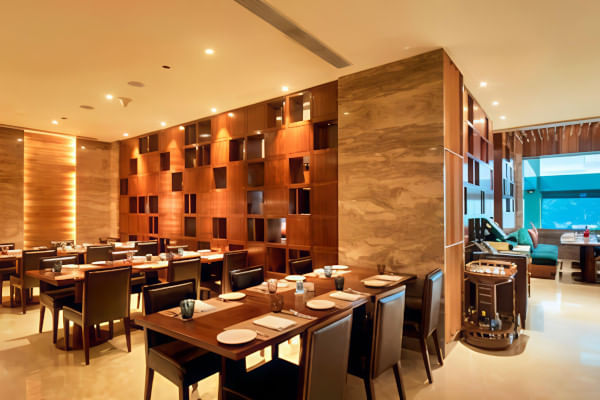 Monarch - World Dining, Holiday Inn Jaipur City Centre