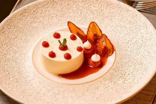 Pannacotta alle Fragole, ARMANI / CAFFĒ, Jio World Plaza, BKC