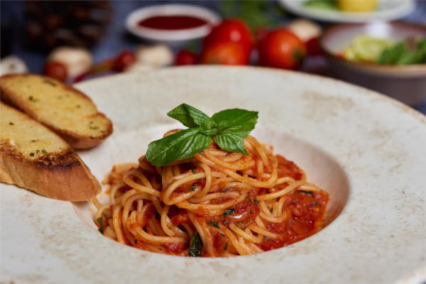 Arabiata Spaghetti, Fiona, Radisson Blu Mumbai International Airport