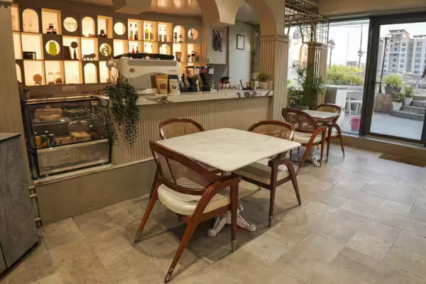 Koe- The Kafe, Vesu, Surat