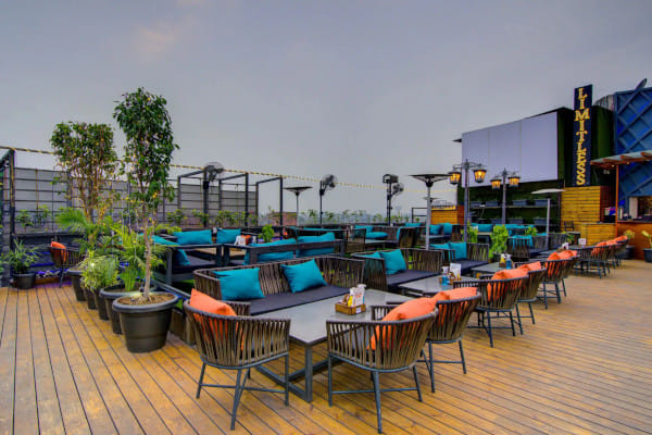 Limitless Cookhouse & Bar, Ansal Plaza Mall, Khel Gaon Marg