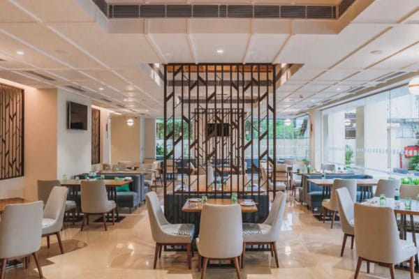 Viva Lounge, Holiday Inn Candolim Goa