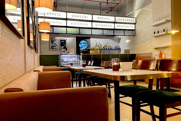 Cafe Amaretto, DLF South Point Mall, Golf Course Road