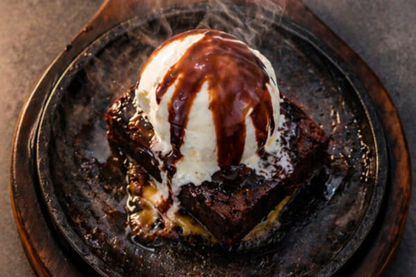 Sizzling Brownie with ice cream, Dyaus Court Infocity Avenue, Bhubaneswar