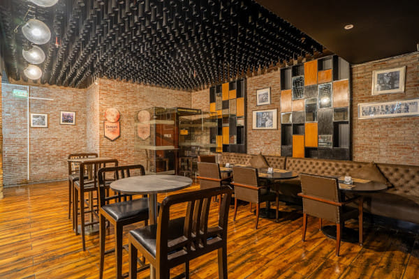Roadhouse Bar & Grill-Holiday Inn - Holiday Inn Jaipur City Centre, Jaipur 