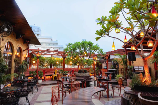 Brewocrat - Brewery Skybar & Kitchen, South City 2, Gurgaon