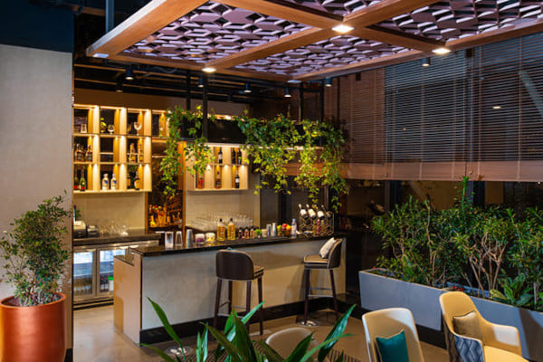 Glass Kitchen & Bar, Holiday Inn Bengaluru Racecourse