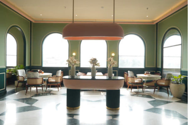 Cafe Sundowner in Laxmisagar for golden-hour tables